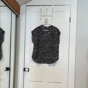 #40, Black geometric Print Cap Sleeve Blouse